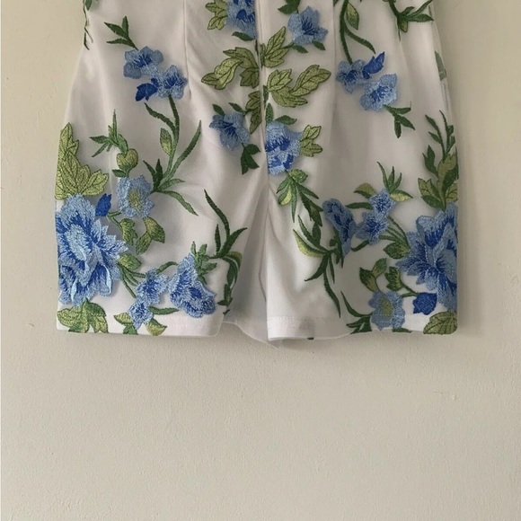 Missguided Shorts Floral Mesh Embroidered White Sizes 6 8 10 High Waisted shorts - Picture 4 of 7
